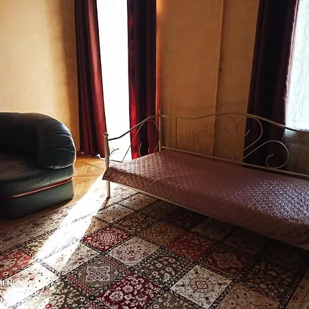 Comfort Near Opera Theater Апартаменты *