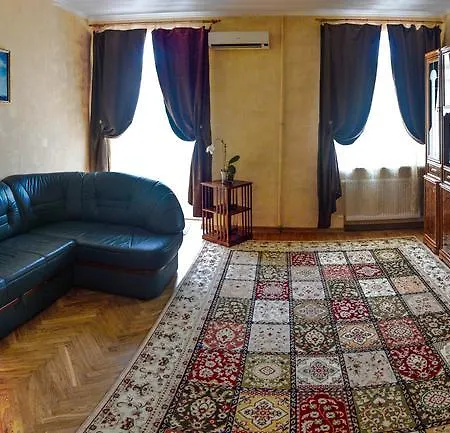Comfort Near Opera Theater Апартаменты
