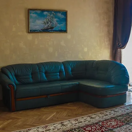 Comfort Near Opera Theater Апартаменты